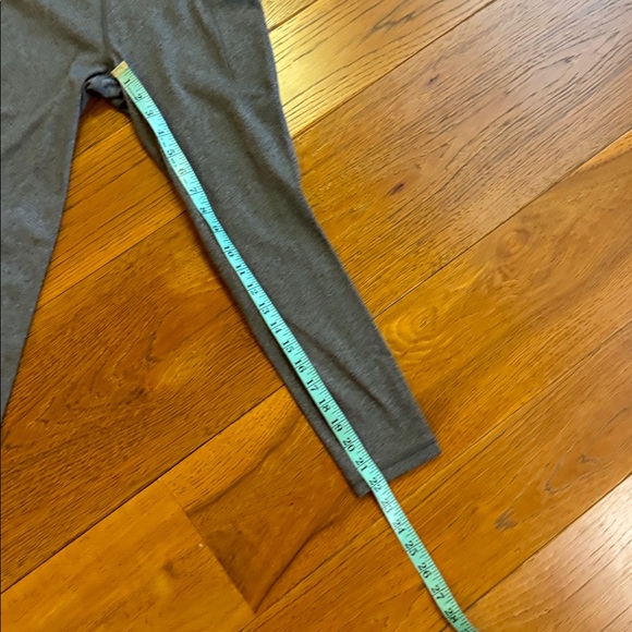 Athleta Salutation Stash 7/8 Tight Grey Legging - Picture 7 of 7